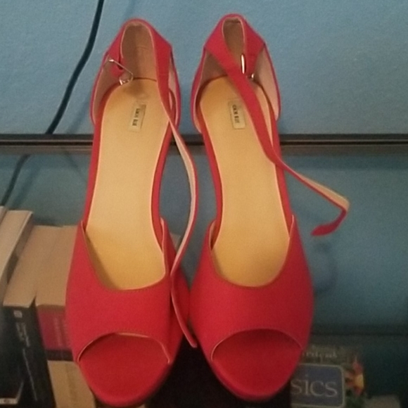 Stunning Red Strapped Heels - Picture 2 of 4